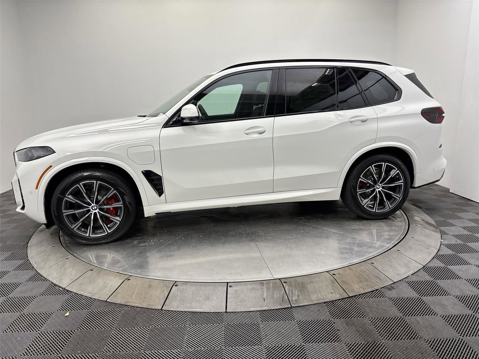 New 2026 BMW X5 xDrive50e image 16