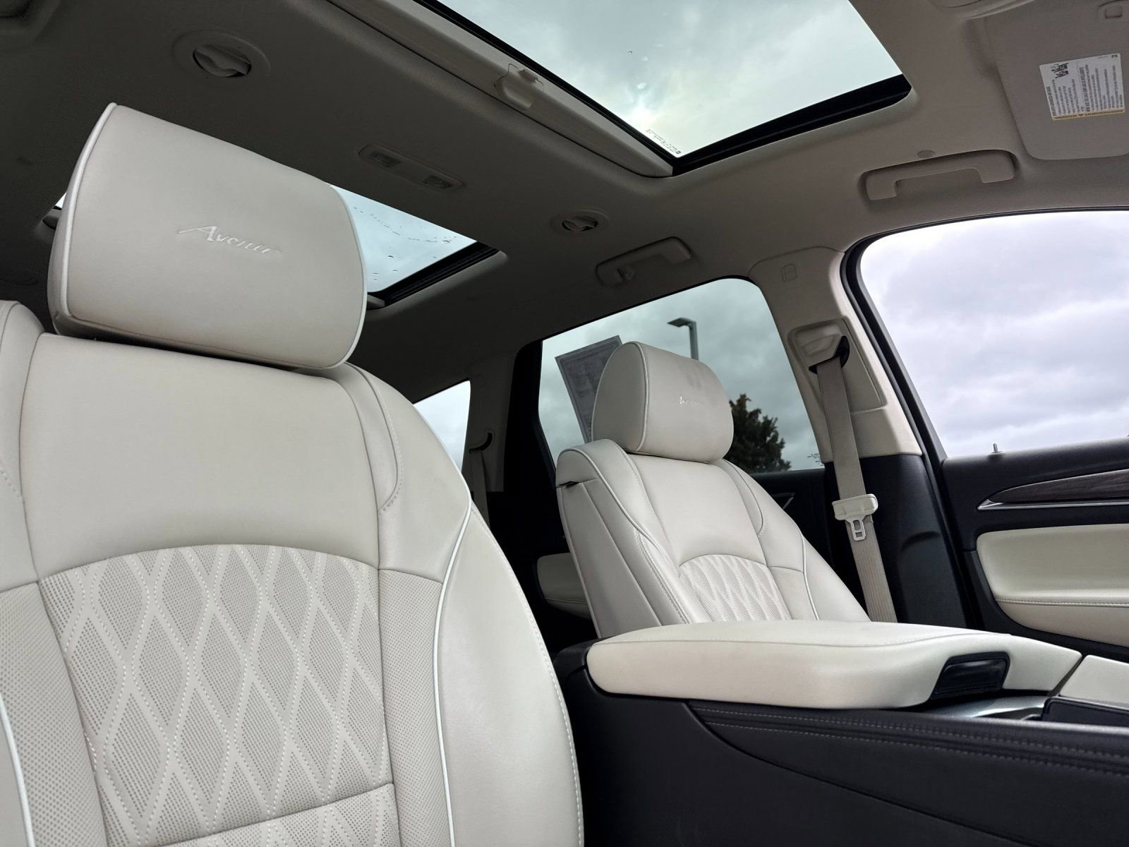 Used 2023 Buick Enclave Avenir w/ Avenir Technology Package image 18