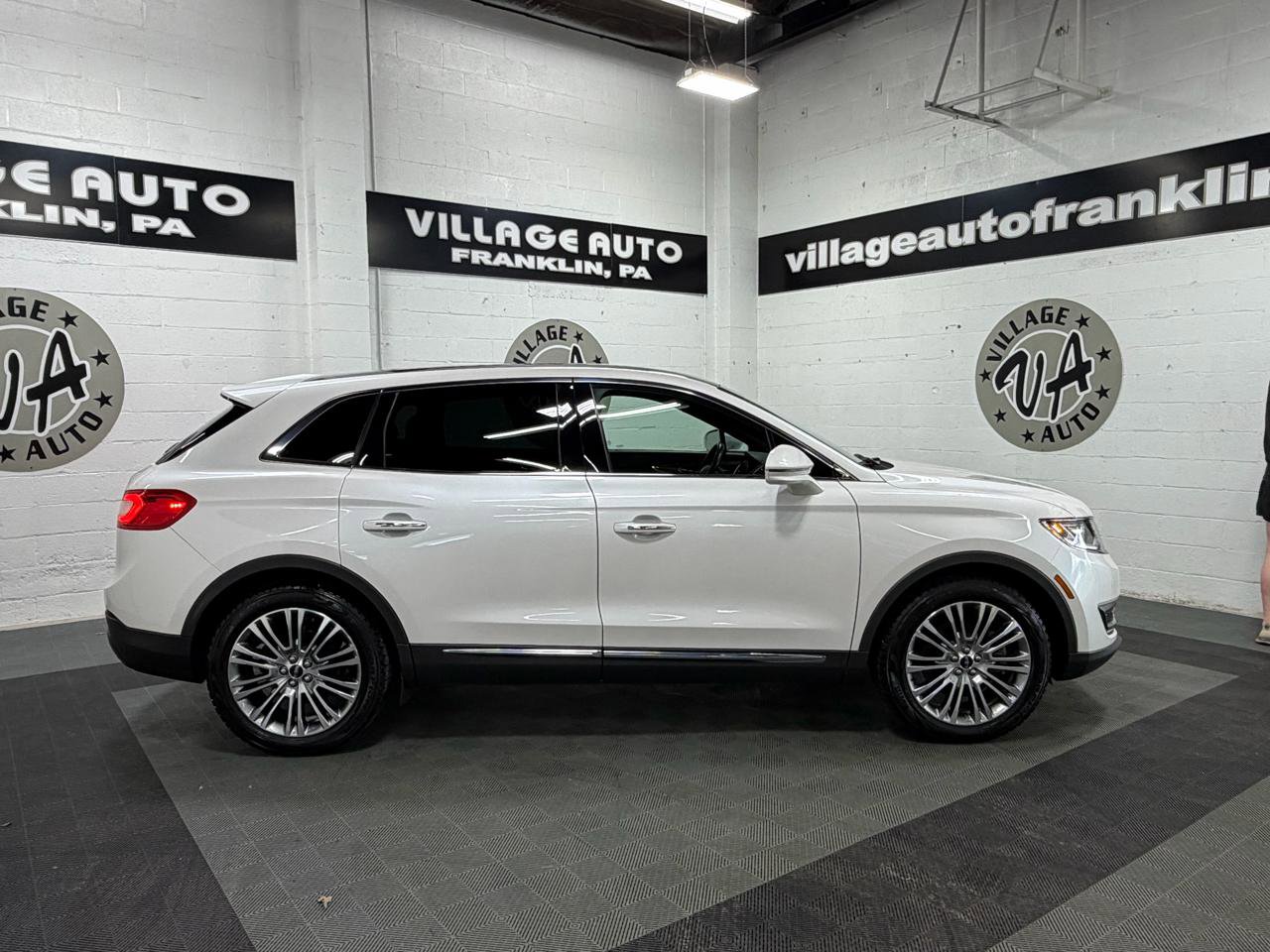 Used 2017 Lincoln MKX Reserve w/ Lincoln MKX Climate Package image 2