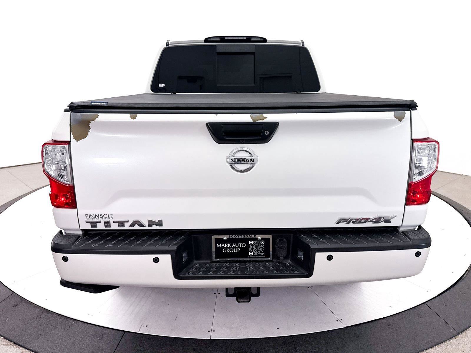Used 2017 Nissan Titan PRO-4X AWD/4WD image 8