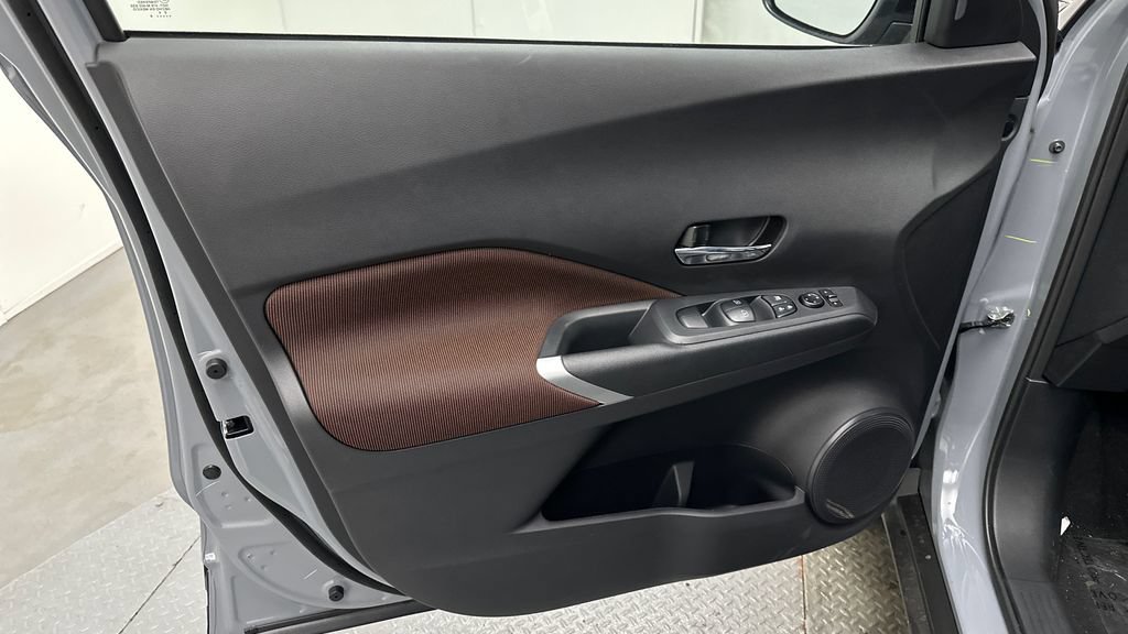 Certified 2024 Nissan Kicks SR FWD image 16