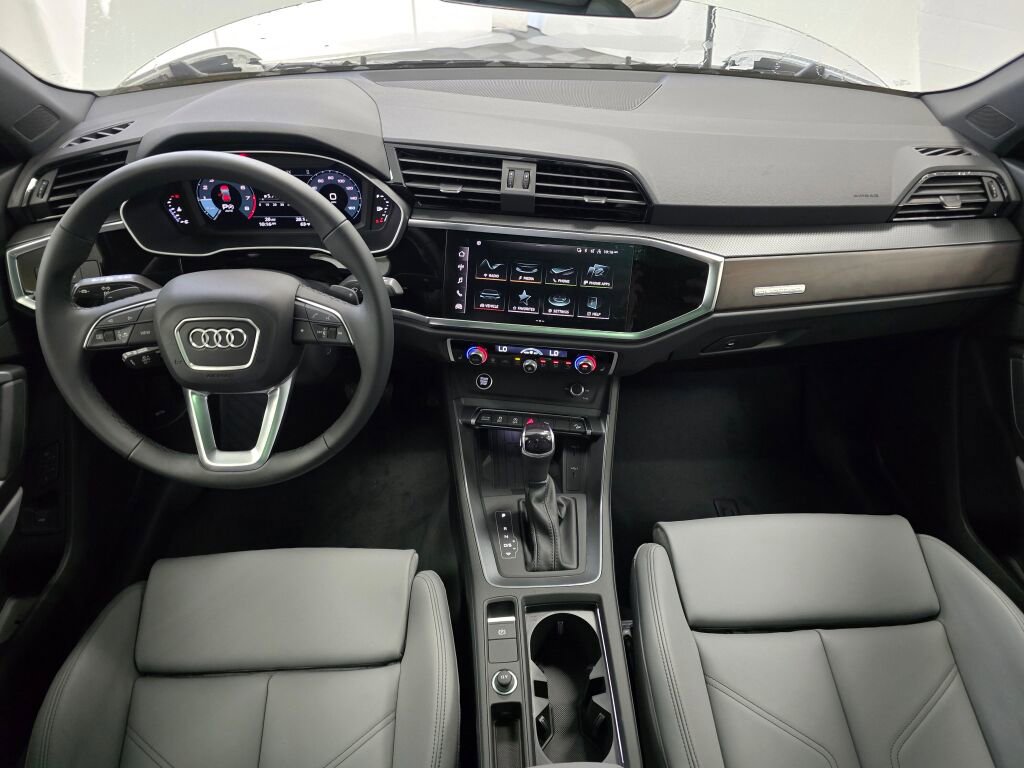 New 2025 Audi Q3 2.0T Premium image 17