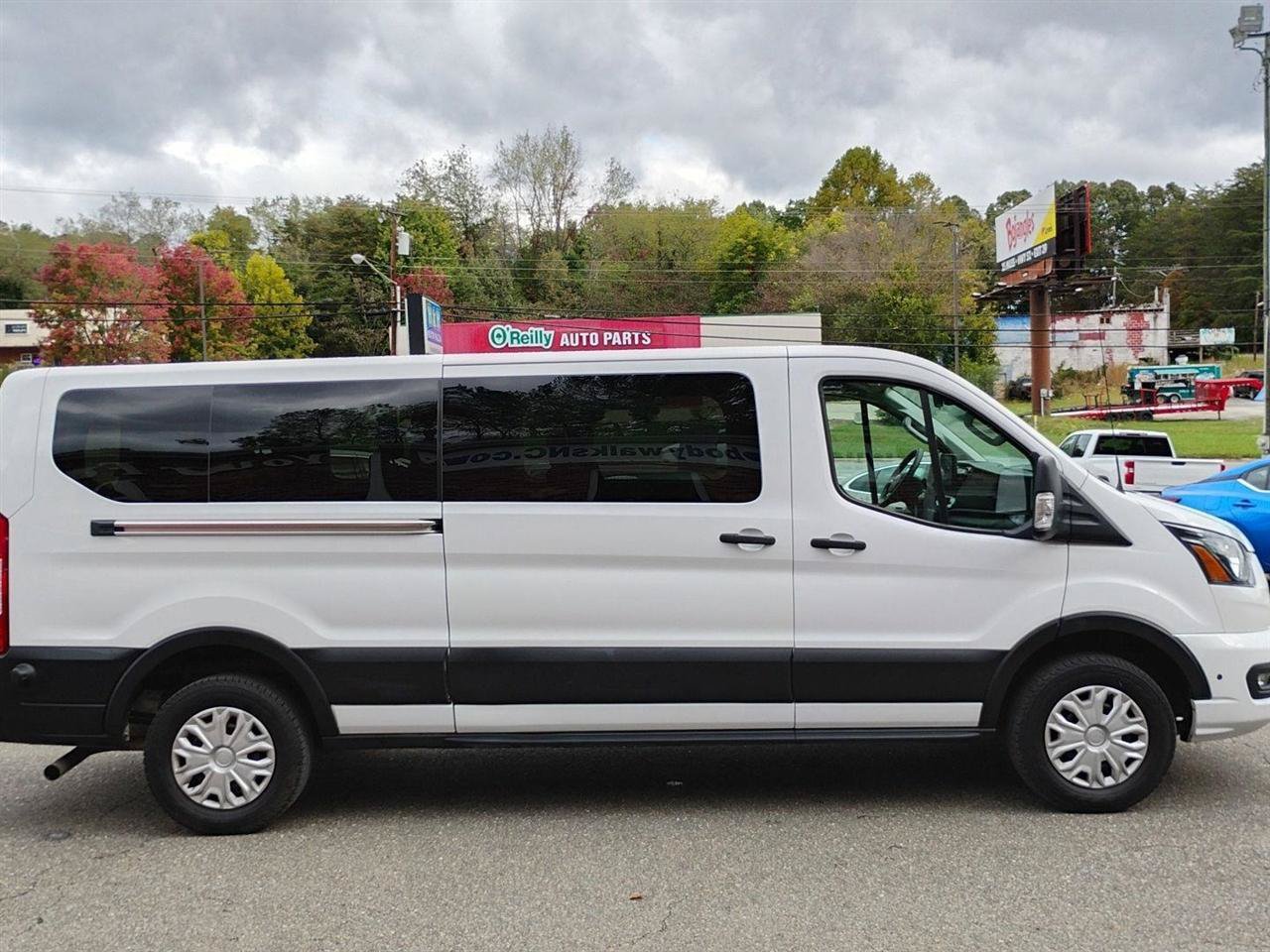 Used 2024 Ford Transit 350 XLT RWD image 3
