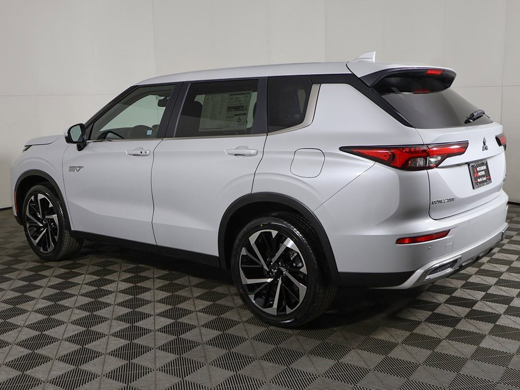 New 2025 Mitsubishi Outlander SE image 16