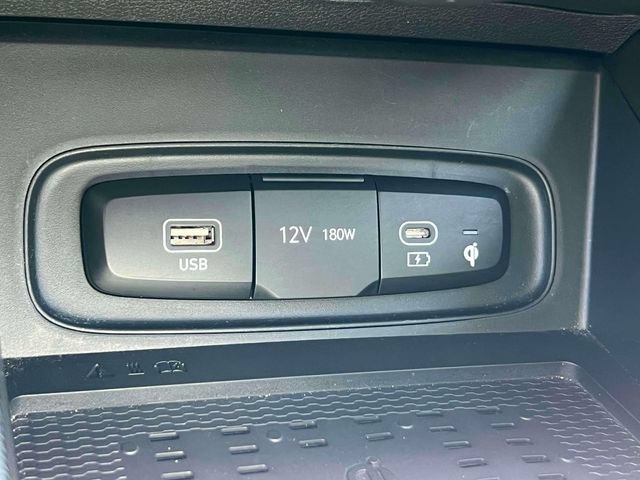 Used 2025 Hyundai Venue Limited FWD image 36