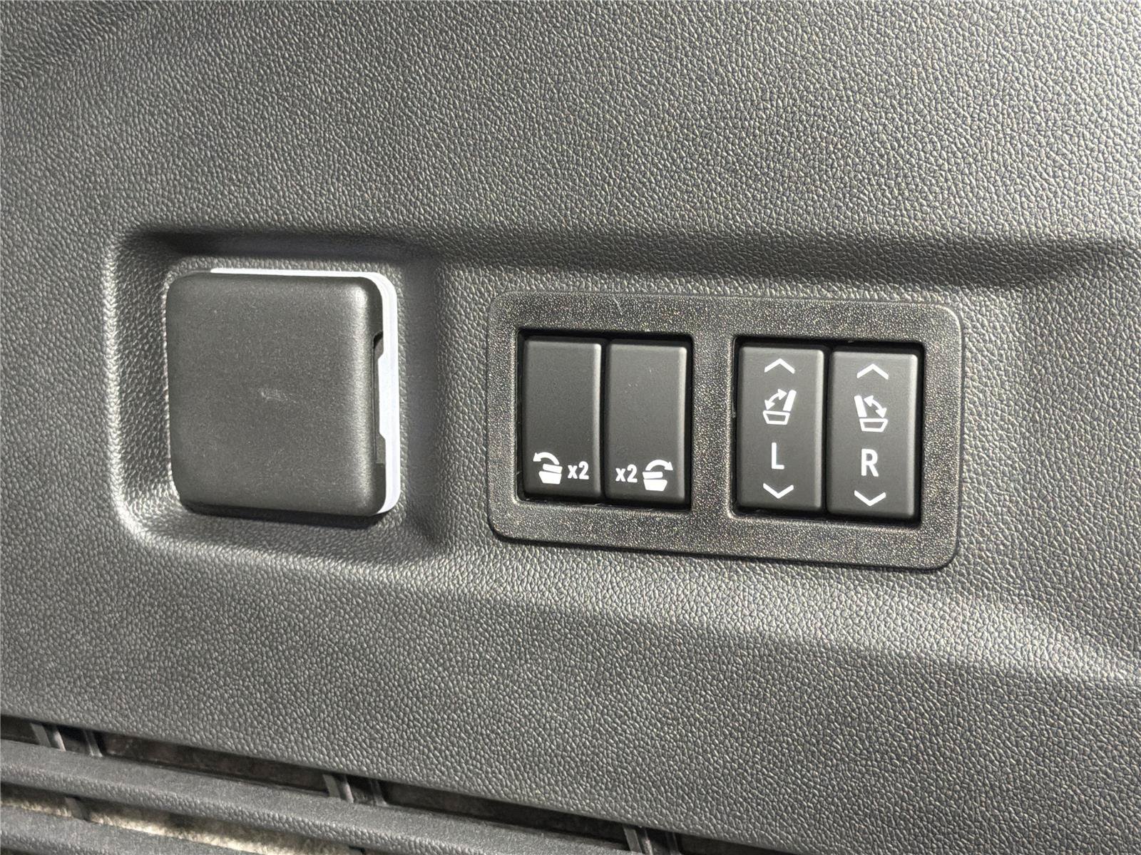 New 2026 GMC Yukon AT4 Ultimate AWD/4WD image 18