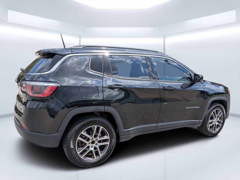 Used 2019 Jeep Compass Latitude FWD image 3