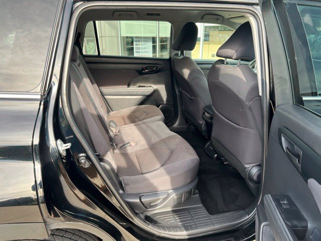Used 2021 Toyota Highlander LE AWD/4WD image 31
