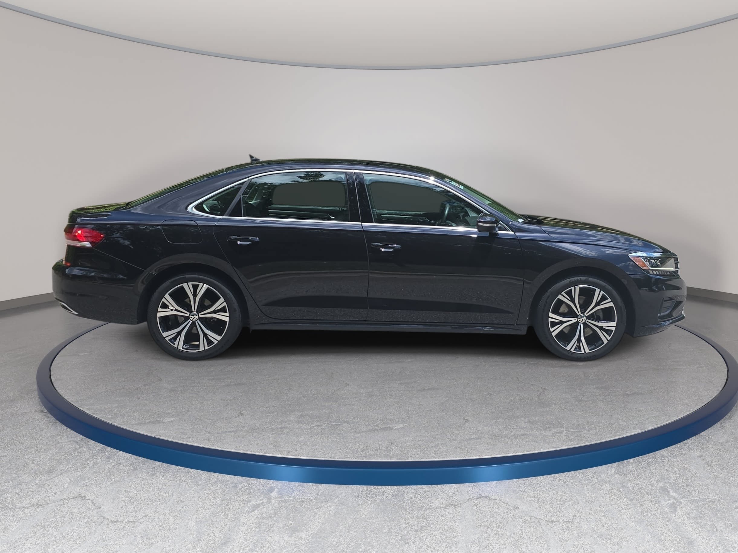 Used 2021 Volkswagen Passat 2.0T SE FWD image 4