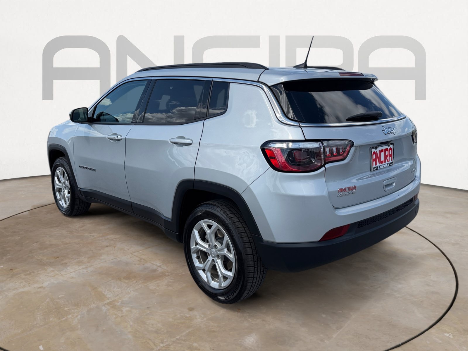 Used 2024 Jeep Compass Latitude AWD/4WD image 9