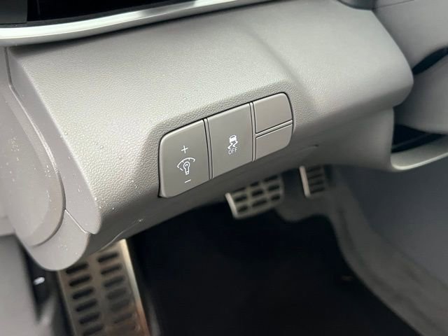Certified 2025 Hyundai Elantra Sport image 17