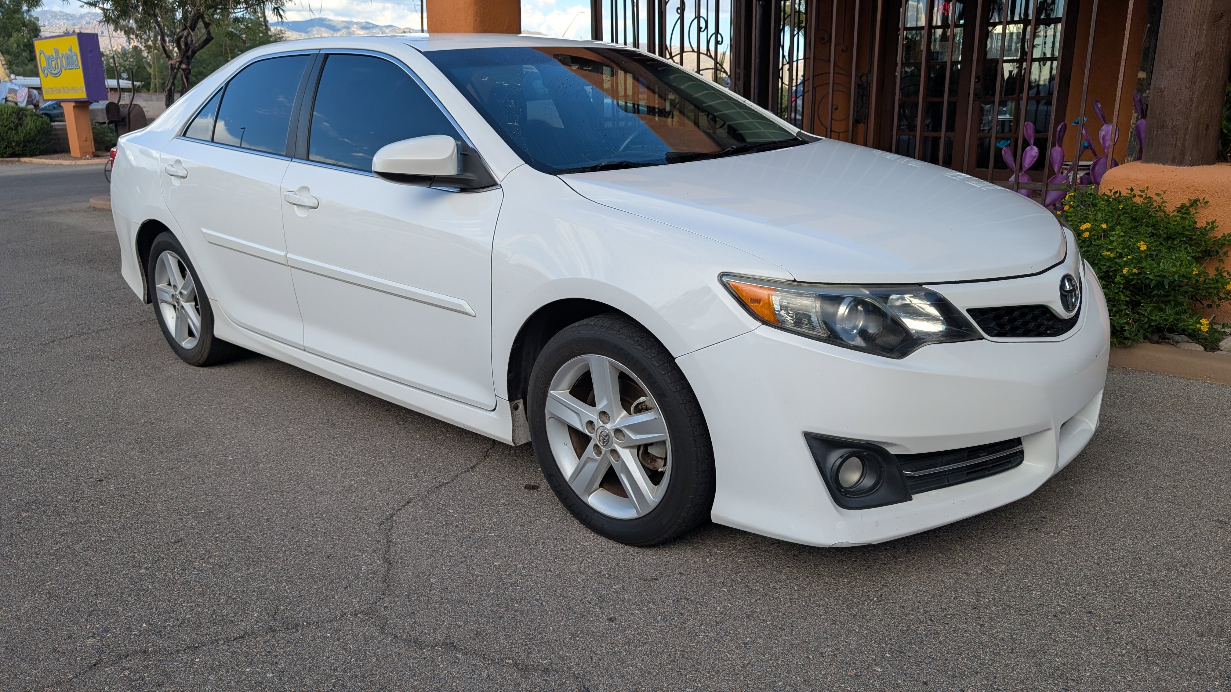 Used 2012 Toyota Camry SE image 1