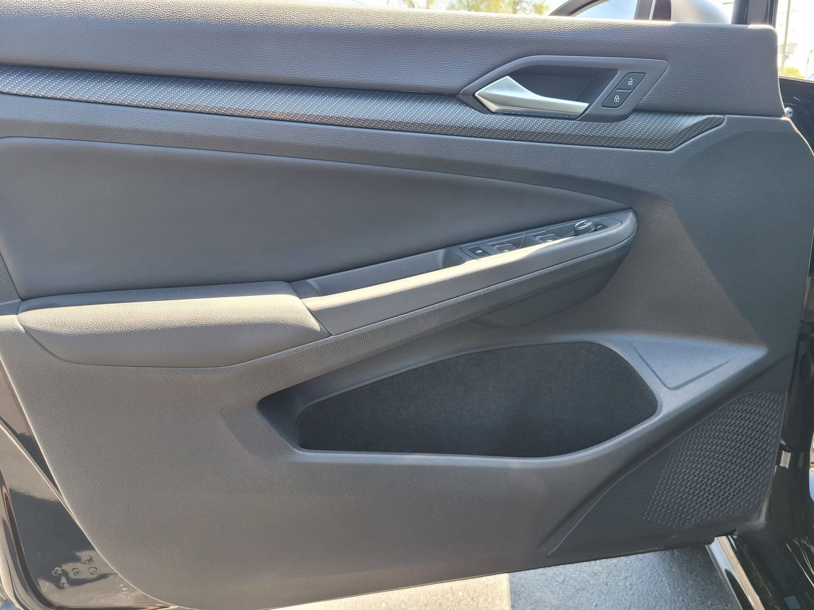 Used 2024 Volkswagen Golf R 2.0T image 16