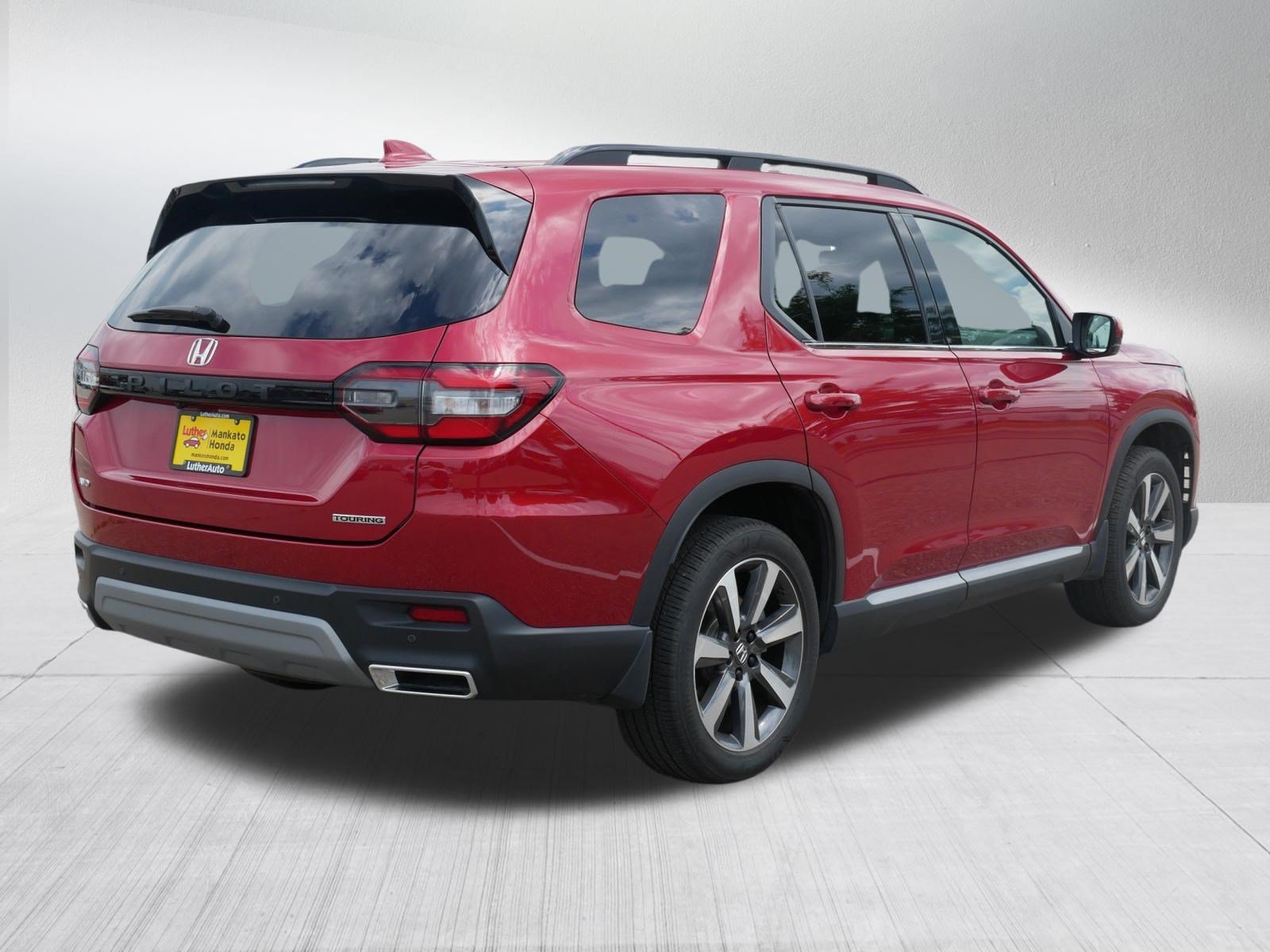 Certified 2023 Honda Pilot Touring image 7