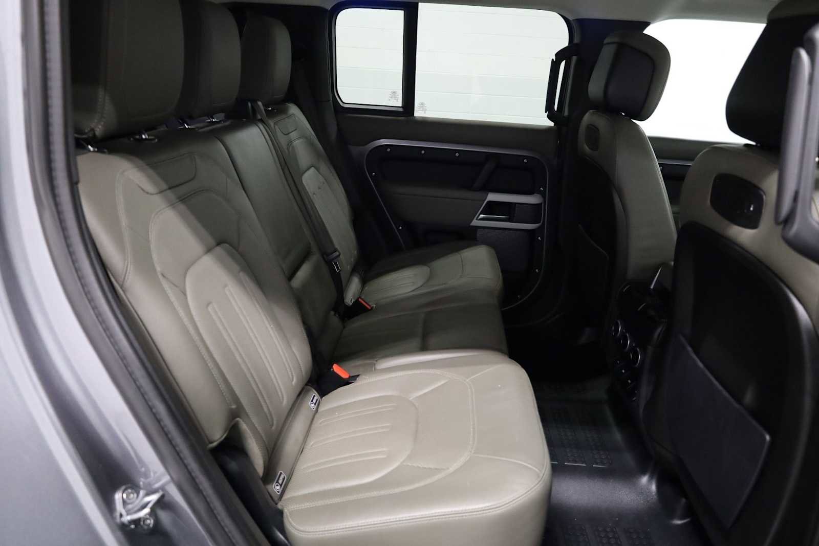 Used 2020 Land Rover Defender 110 SE image 35