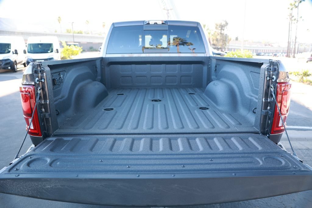 New 2026 RAM 3500 Laramie AWD/4WD image 33