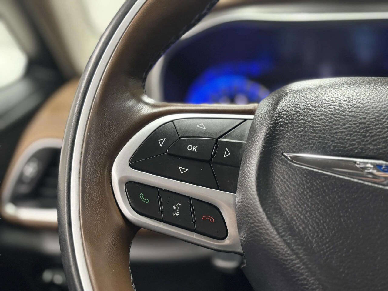 Used 2017 Chrysler Pacifica Limited image 53