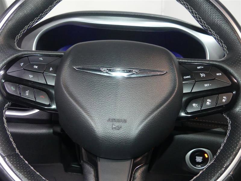 Used 2018 Chrysler Pacifica Limited w/ Advanced Safetytec Group FWD image 31