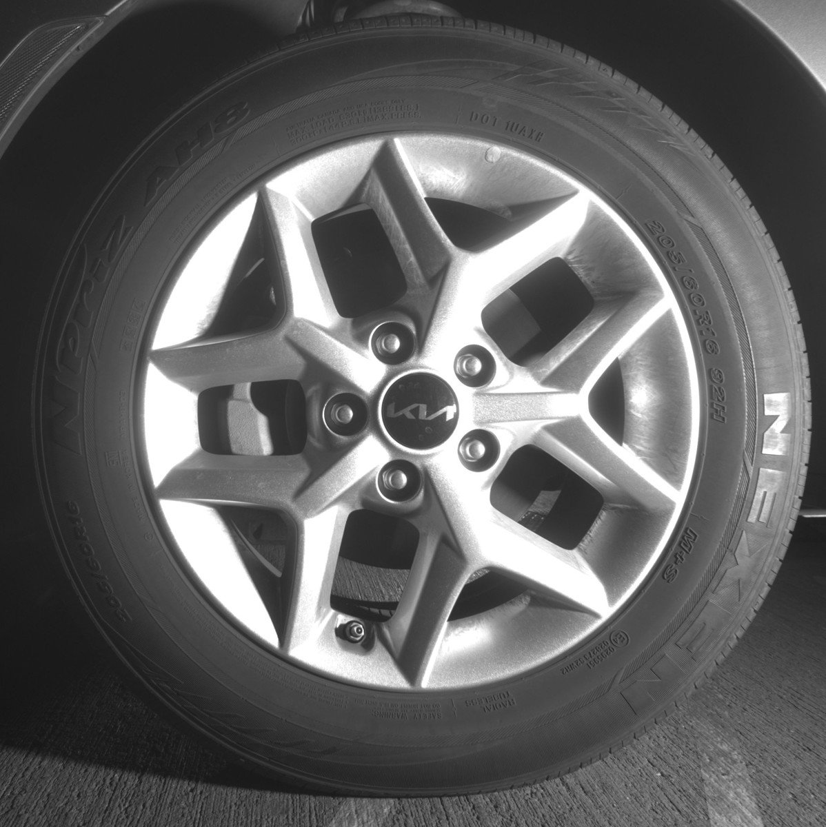 Used 2025 Kia Soul LX w/ LX Technology Package FWD image 12
