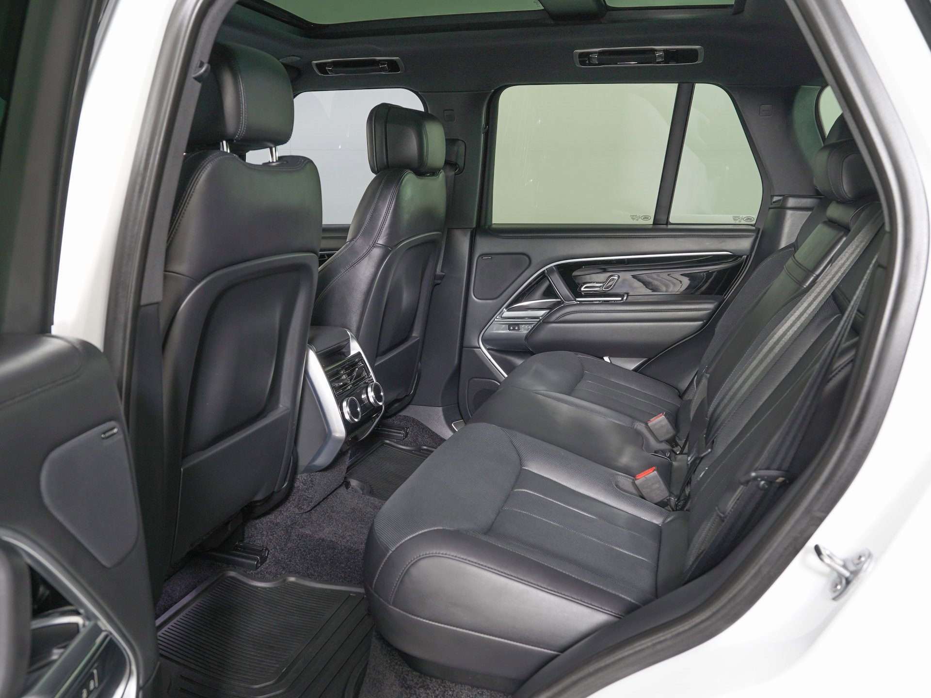 Used 2023 Land Rover Range Rover SE image 13