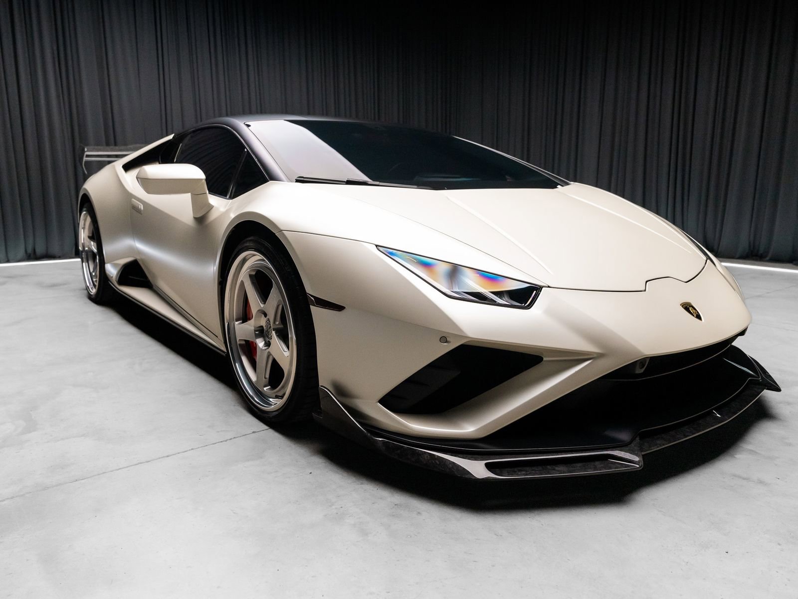 Used 2021 Lamborghini Huracan EVO image 17