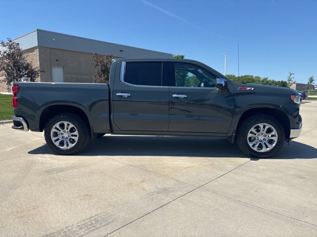 Used 2025 Chevrolet Silverado 1500 LTZ w/ LTZ Premium Package AWD/4WD image 32