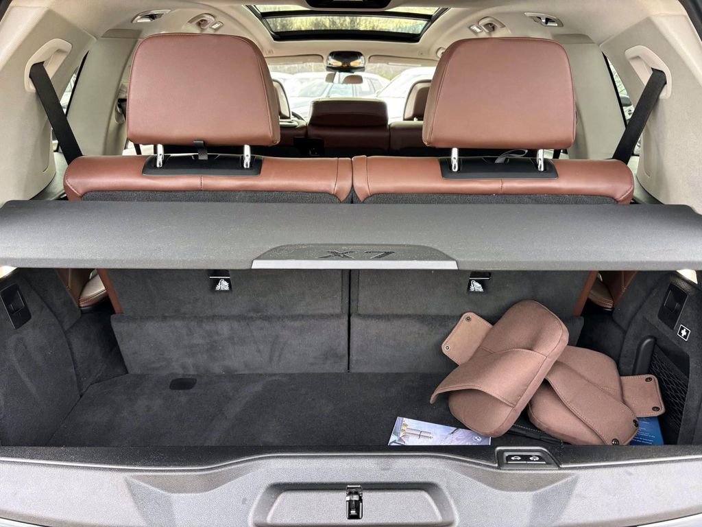 Certified 2025 BMW X7 xDrive40i image 9