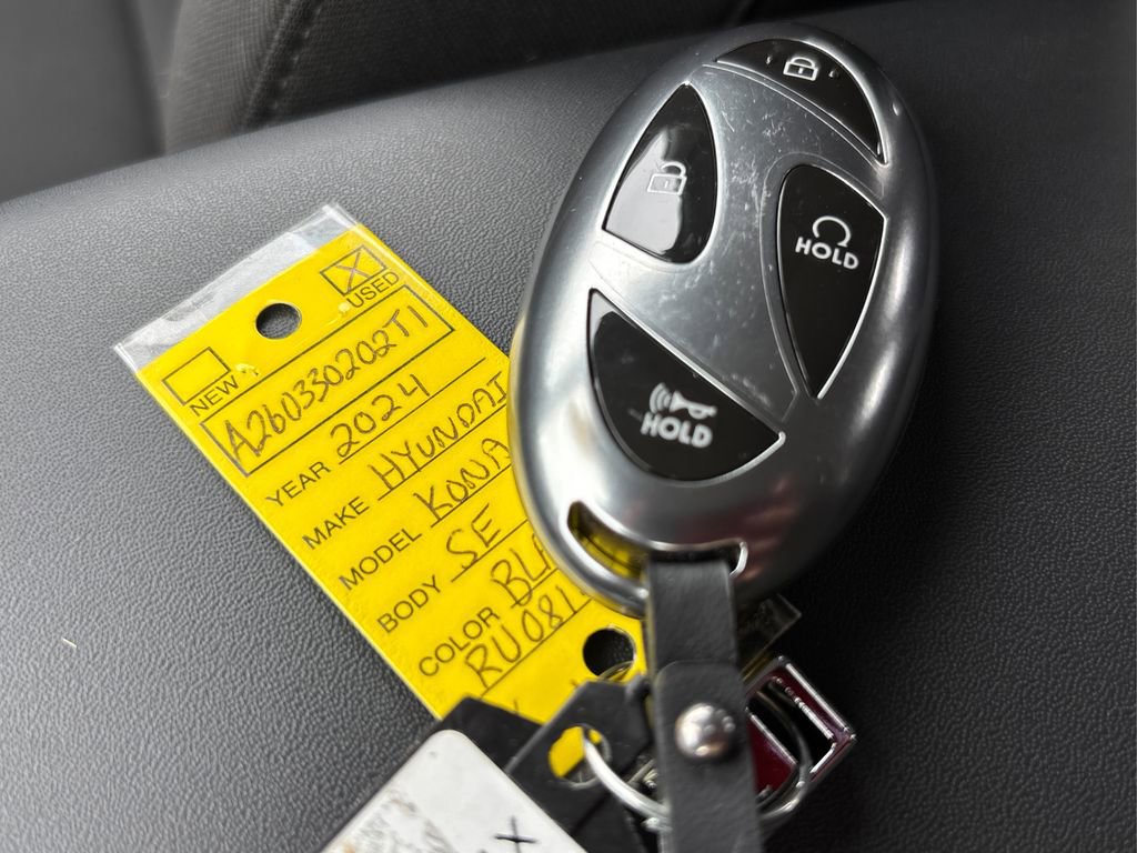 Used 2024 Hyundai Kona SE image 30