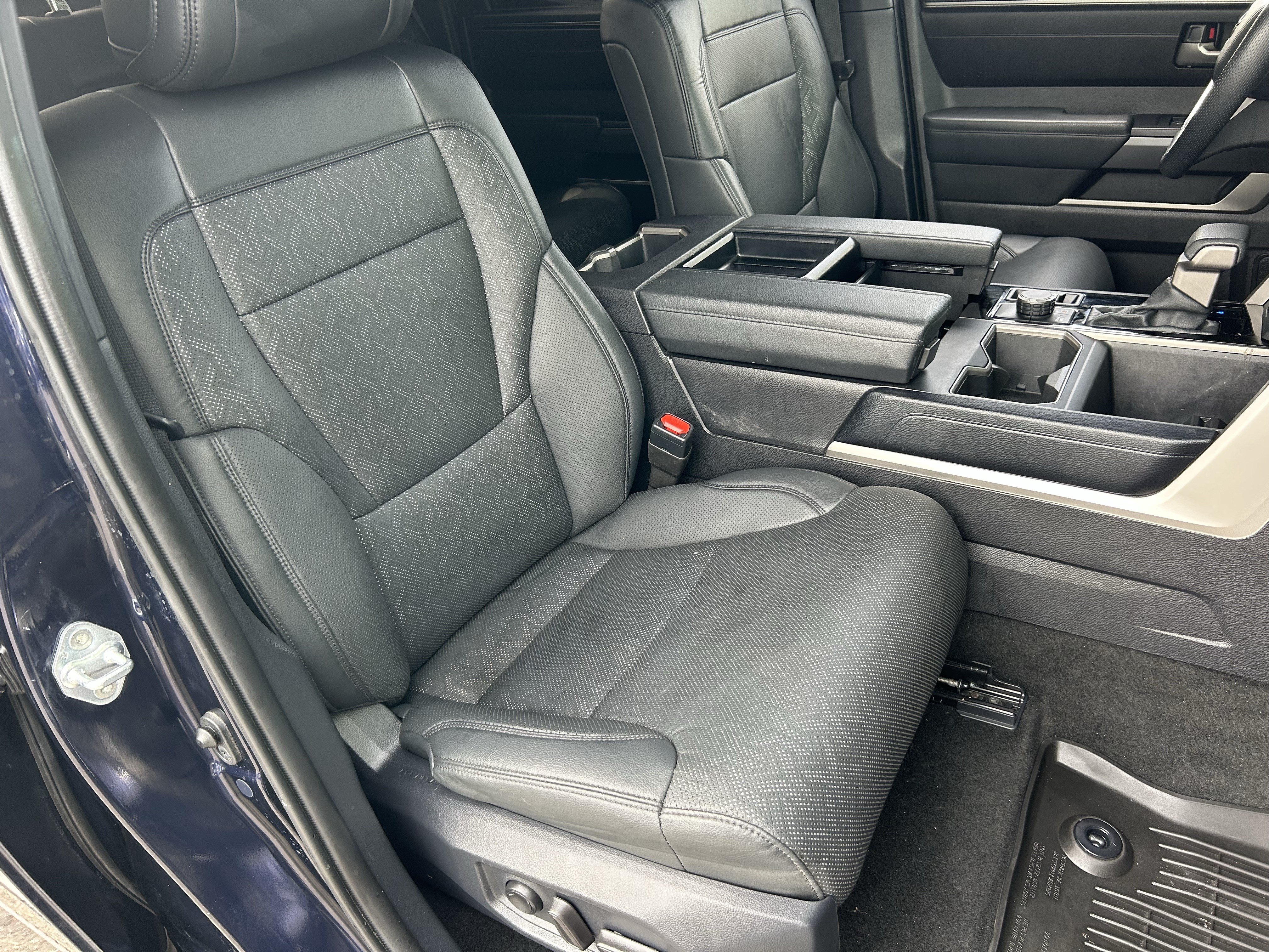 Used 2025 Toyota Tundra SR5 w/ SR5 Premium Package AWD/4WD image 8