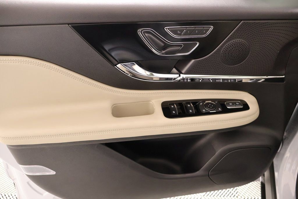 New 2026 Lincoln Corsair Premiere FWD image 16