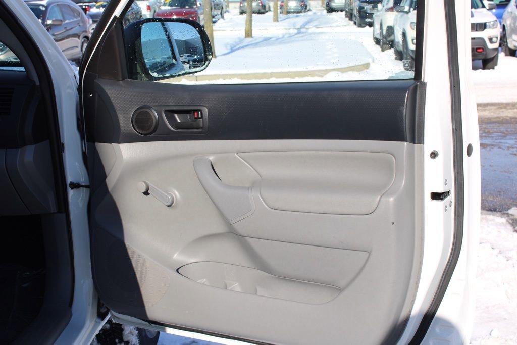 Used 2014 Toyota Tacoma Base image 15