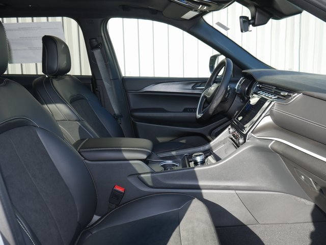 New 2025 Jeep Grand Cherokee L Altitude image 27