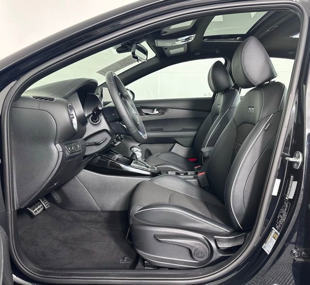 Used 2023 Kia Forte GT-Line w/ GT-Line Premium Package image 15