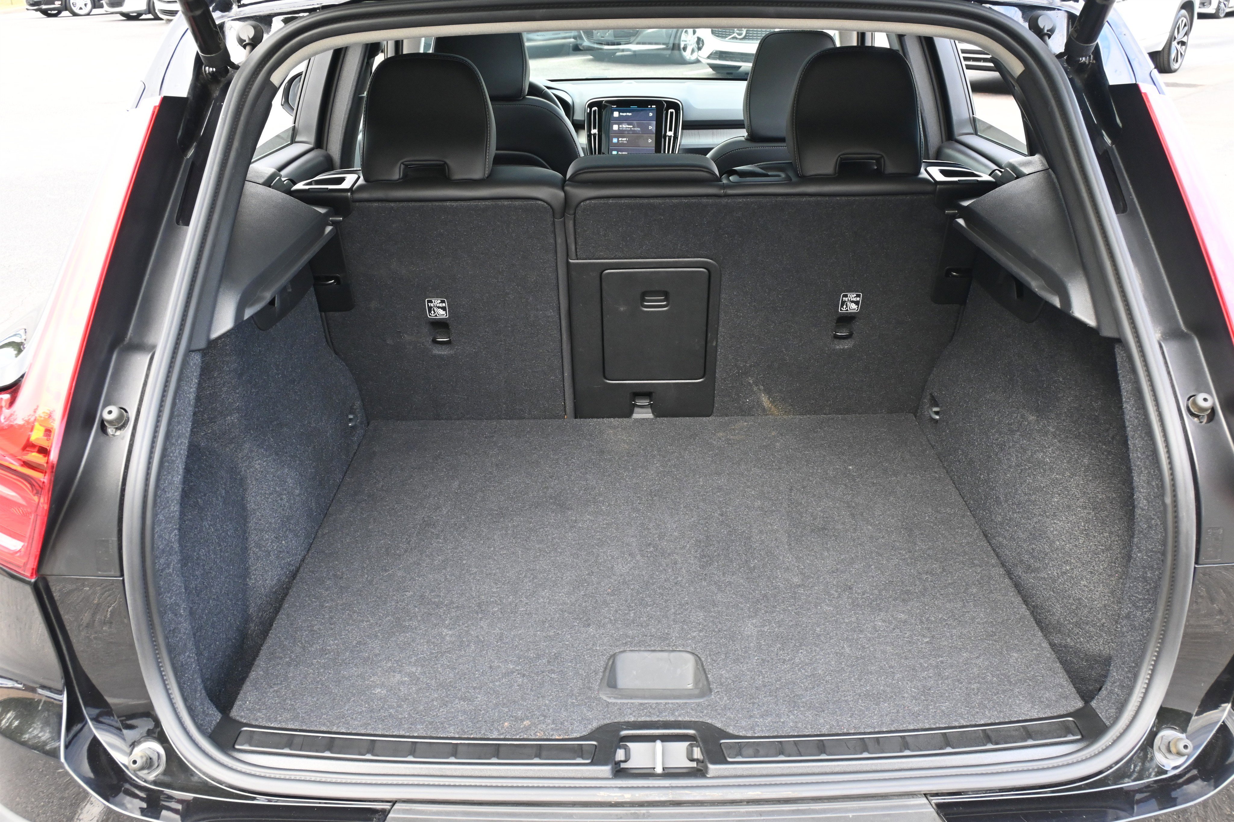 Used 2025 Volvo XC40 B5 Core image 19
