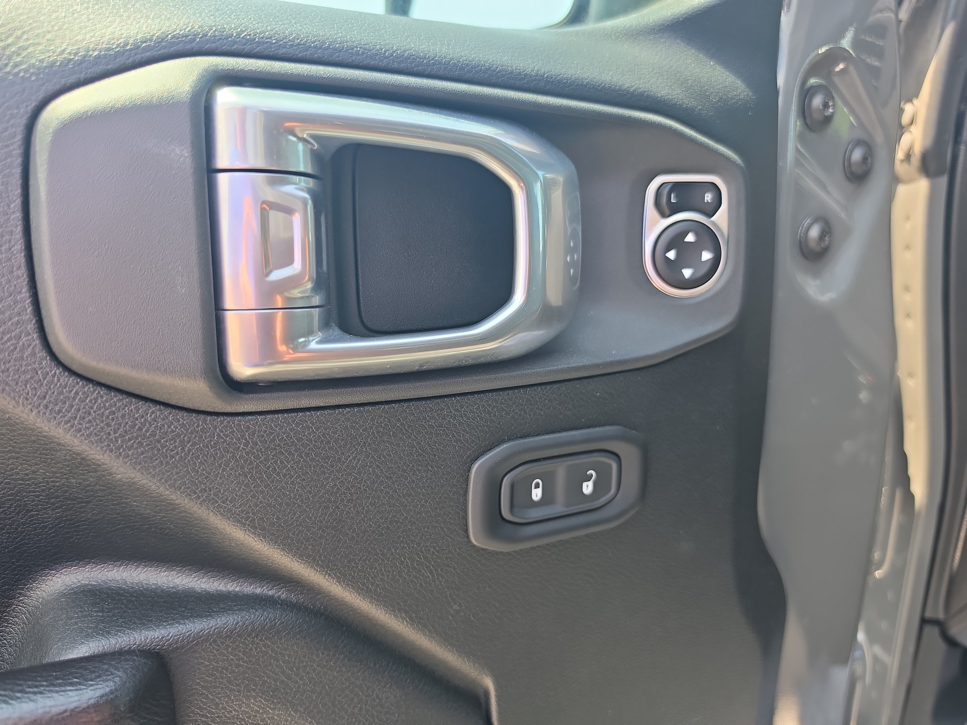 Used 2021 Jeep Wrangler Unlimited Sport AWD/4WD image 19