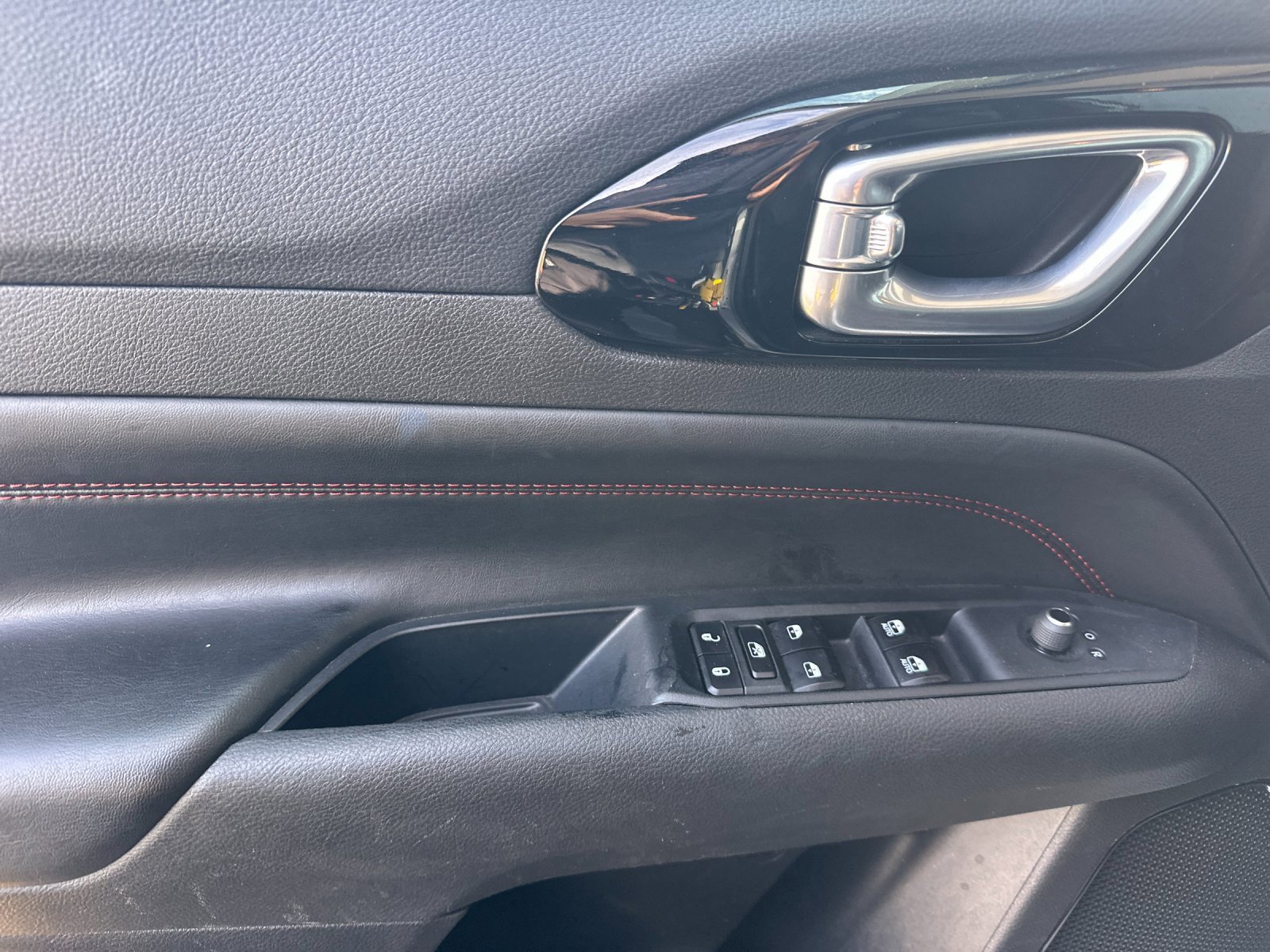 Used 2024 Jeep Compass Trailhawk image 10