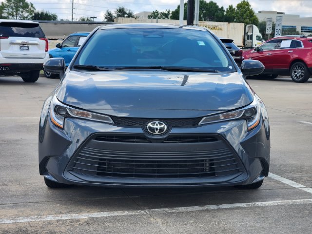 Used 2025 Toyota Corolla LE FWD image 2
