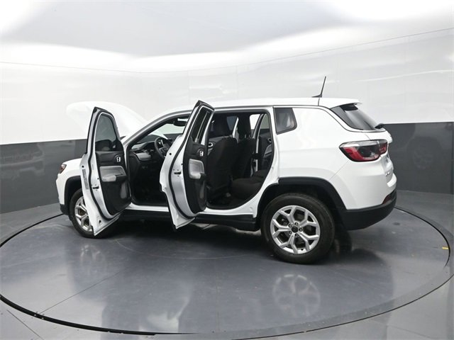 Used 2025 Jeep Compass Sport image 29