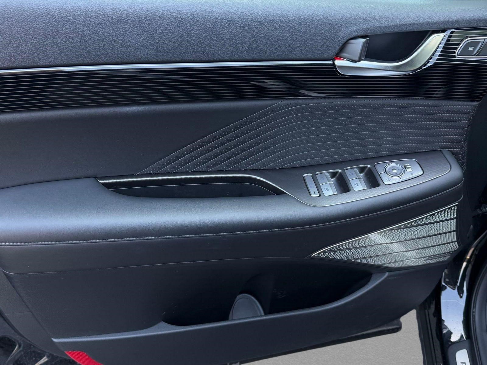 Used 2024 Hyundai Palisade Calligraphy image 13