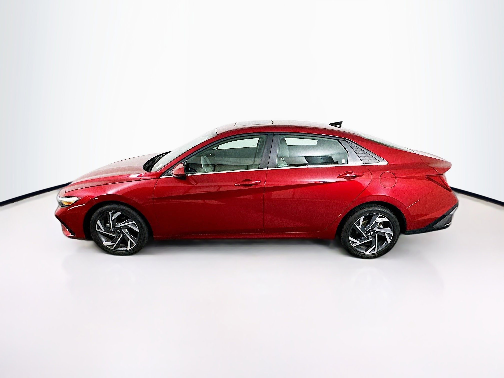 Used 2025 Hyundai Elantra SEL FWD image 4