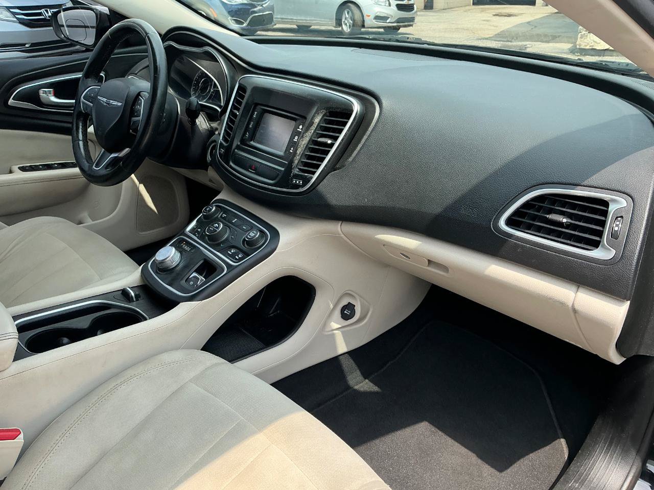 Used 2015 Chrysler 200 Limited w/ Convenience Group FWD image 10