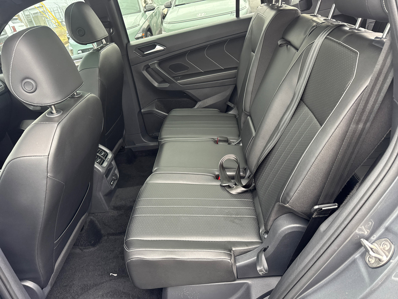 Used 2024 Volkswagen Tiguan SE R-Line image 20