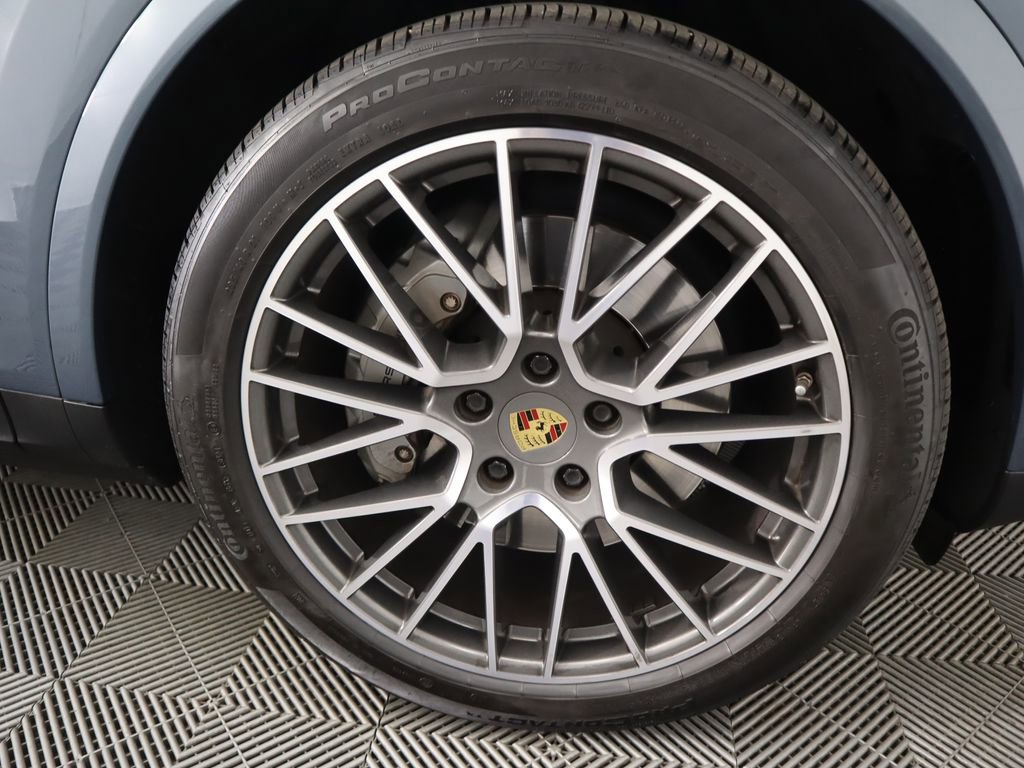 Used 2020 Porsche Cayenne S image 34