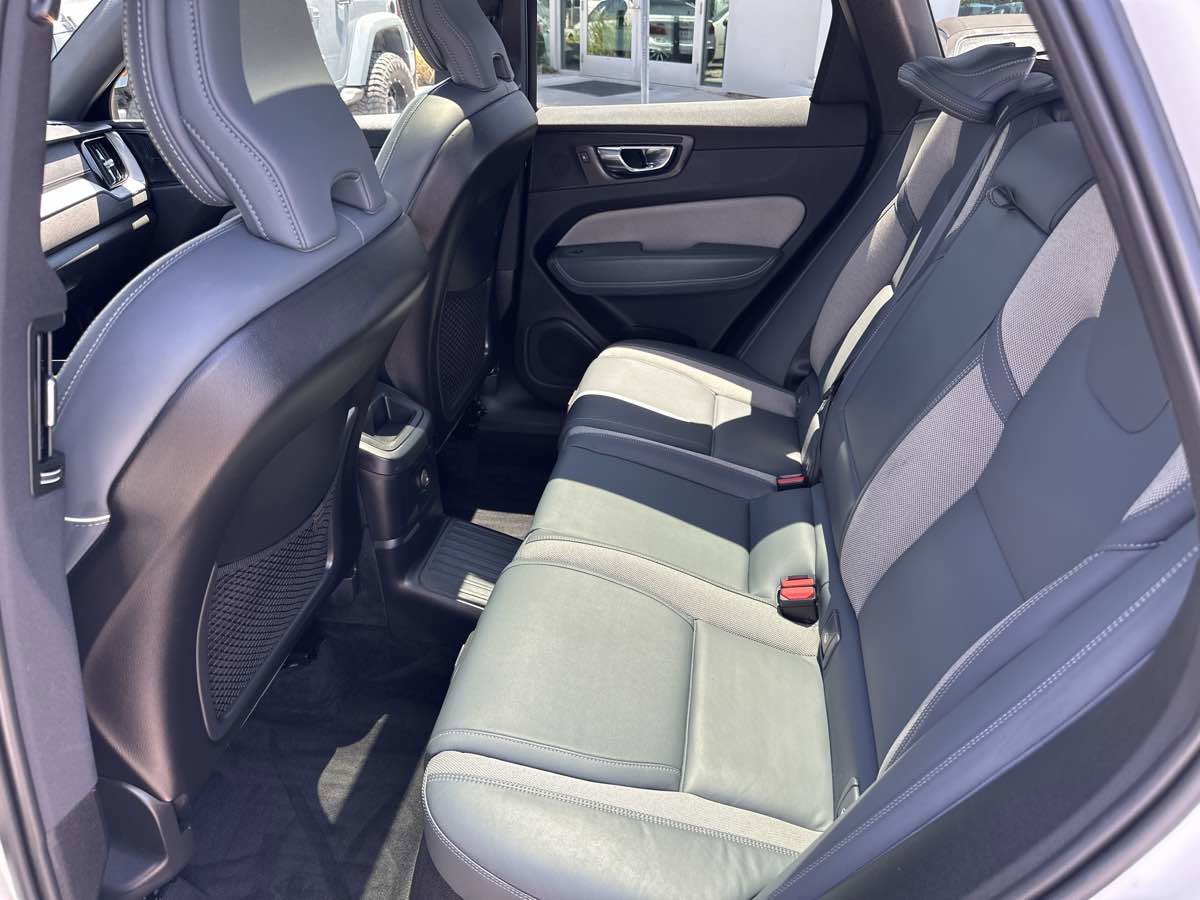 Used 2022 Volvo XC60 T8 R-Design w/ Advanced Package image 13