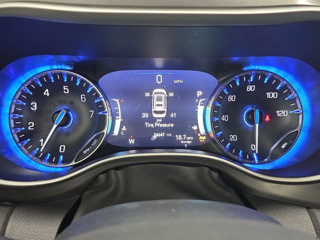 Used 2025 Chrysler Pacifica Select image 18
