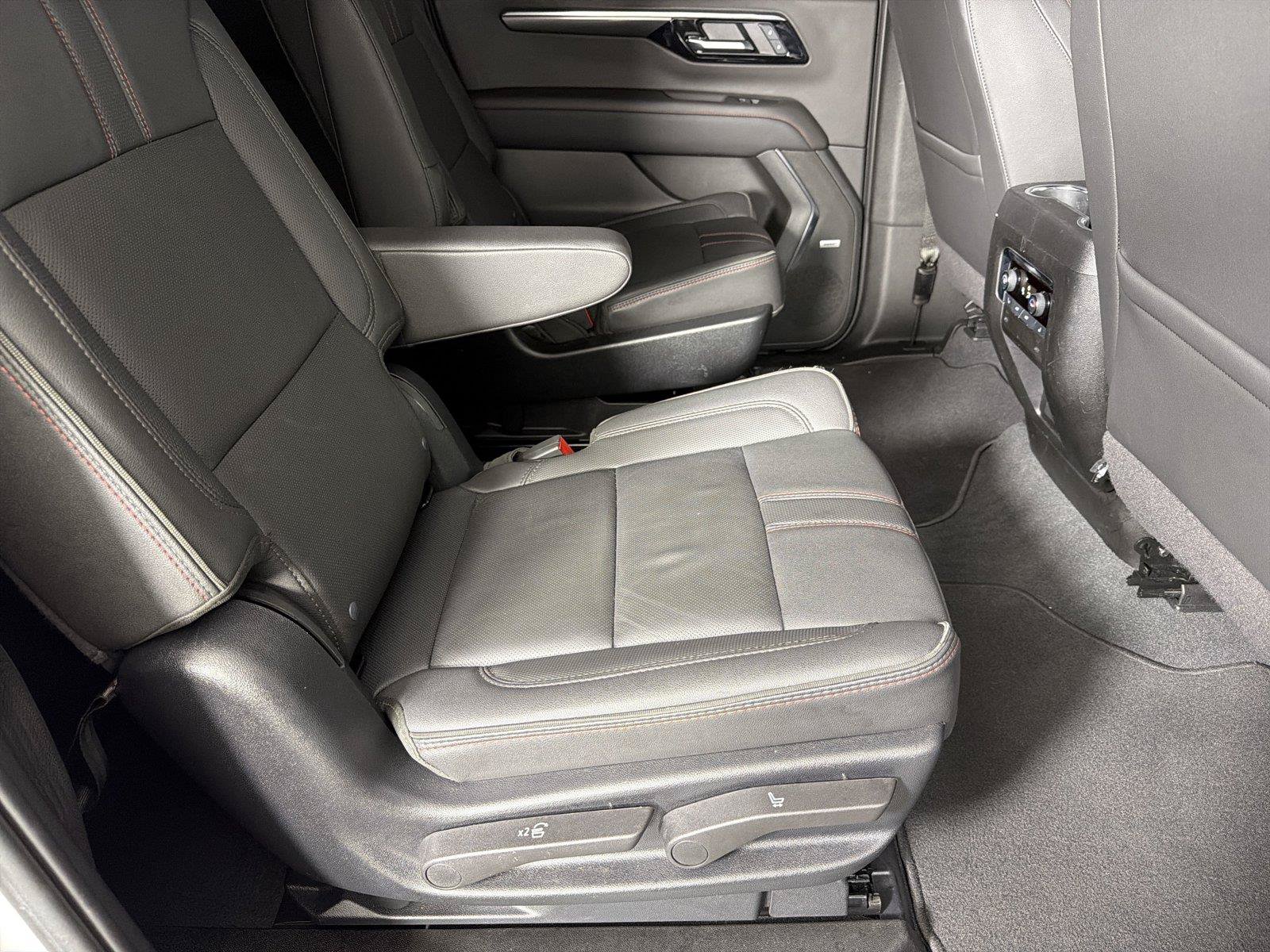 Used 2025 Chevrolet Suburban RST w/ Comfort Package RWD image 14