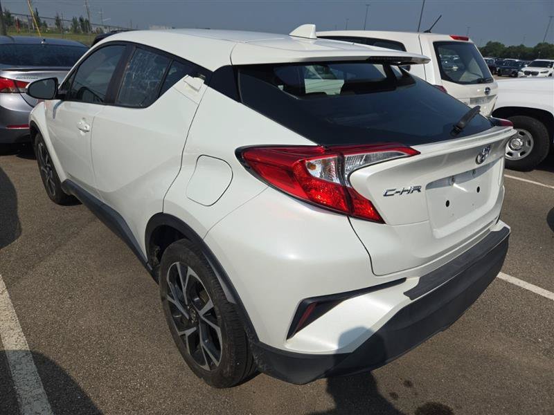 Used 2019 Toyota C-HR XLE FWD image 2