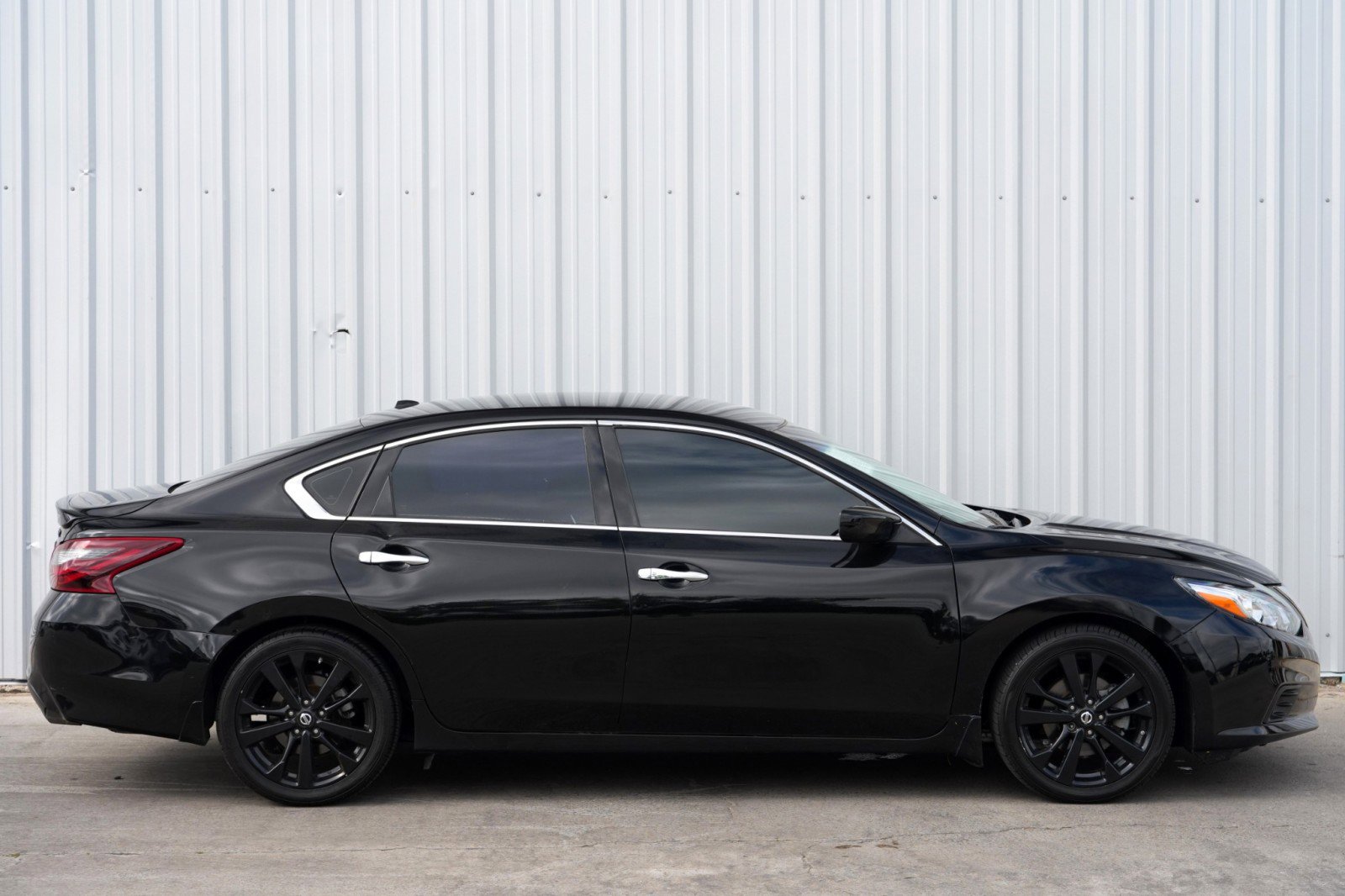 Used 2018 Nissan Altima 2.5 SR w/ SR Midnight Edition FWD image 48