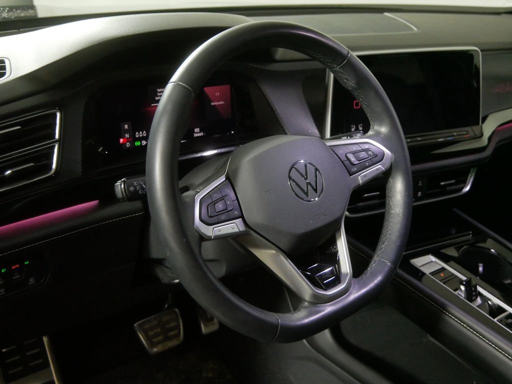 Used 2024 Volkswagen Atlas Cross Sport SEL R-Line image 13