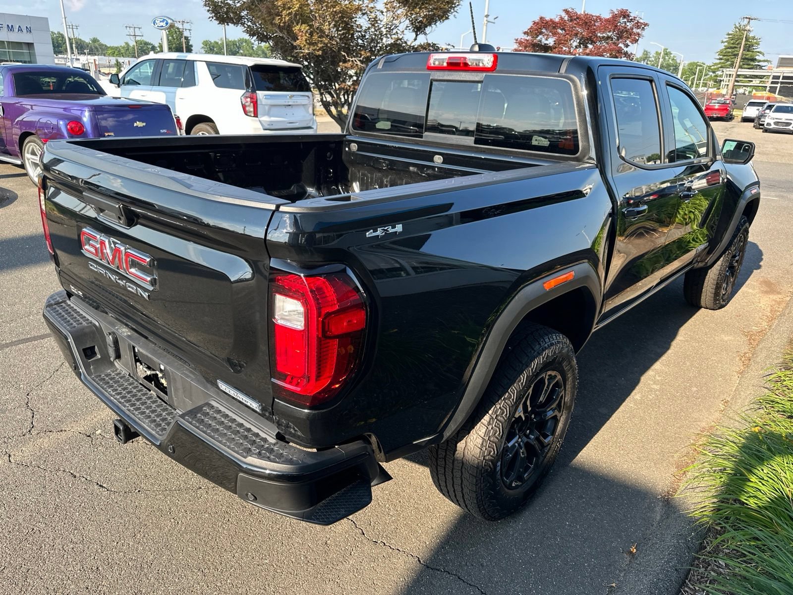 Used 2024 GMC Canyon Elevation w/ Elevation Premium Package AWD/4WD image 5